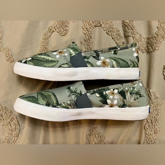 💥 2/$15!! Keds Tropical Floral Canvas Shoes | Casual Summer Vibe 🌿 - Picture 5 of 7